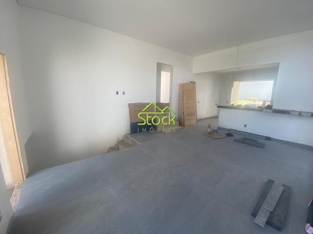 Casa à venda com 3 quartos, 388m² - Foto 4