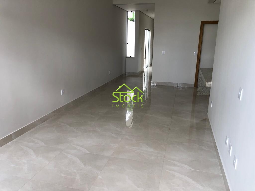 Casa à venda com 3 quartos, 300m² - Foto 2