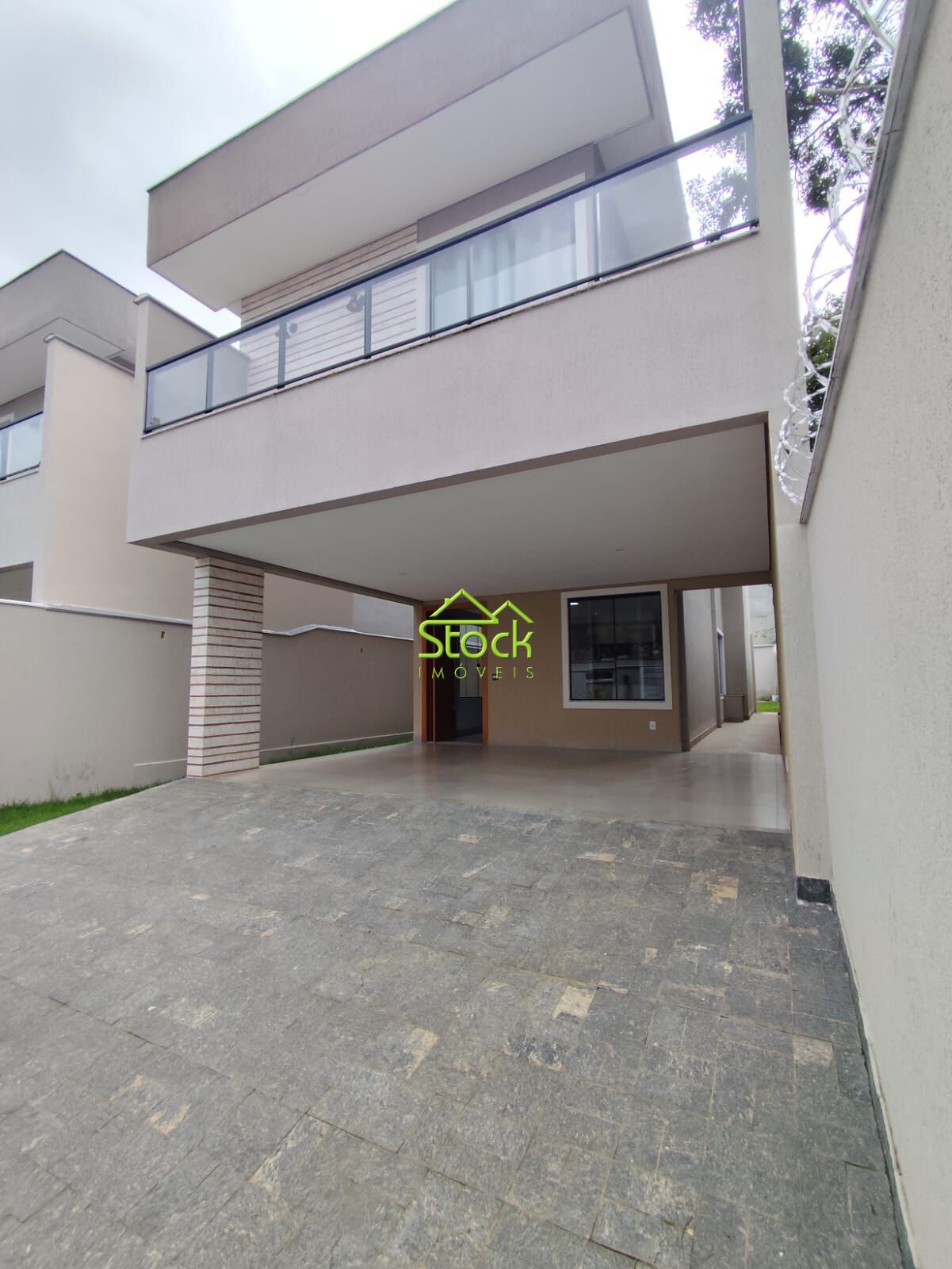 Casa à venda com 3 quartos, 255m² - Foto 1