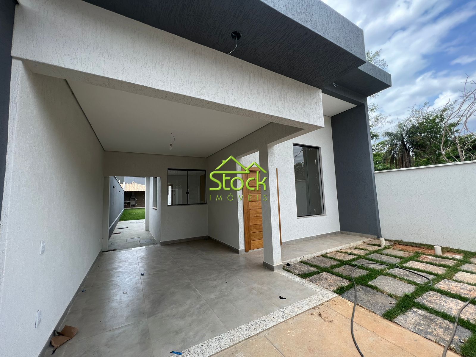 Casa à venda com 3 quartos, 262m² - Foto 1