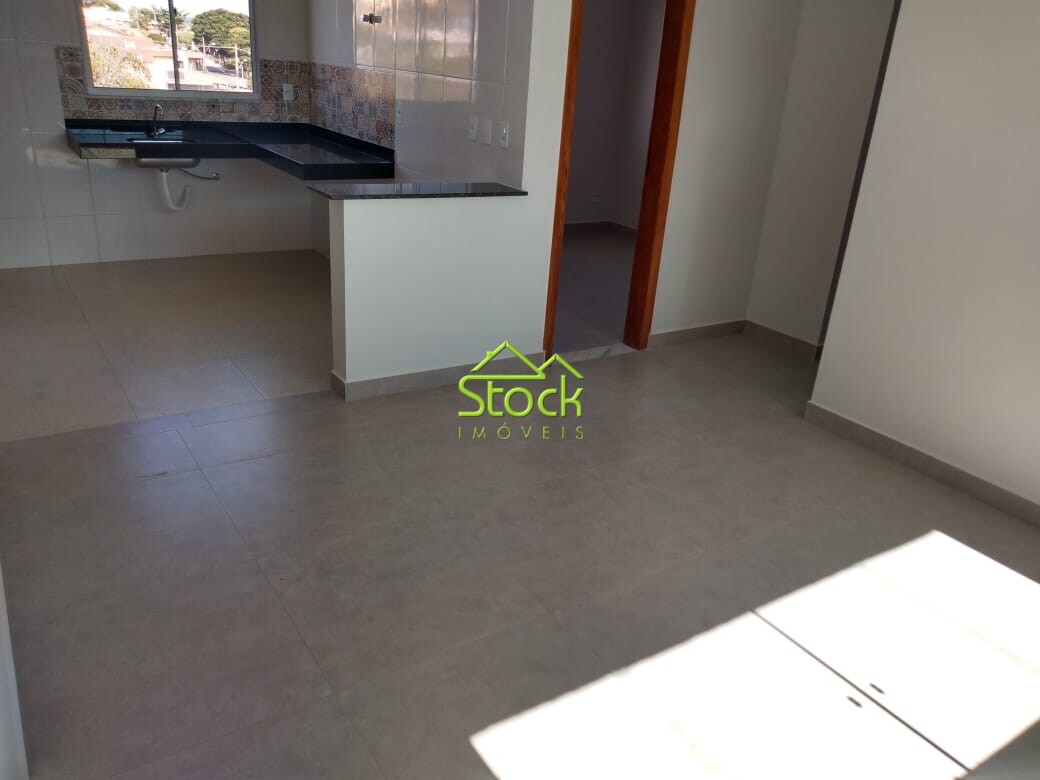 Apartamento à venda com 2 quartos, 57m² - Foto 2