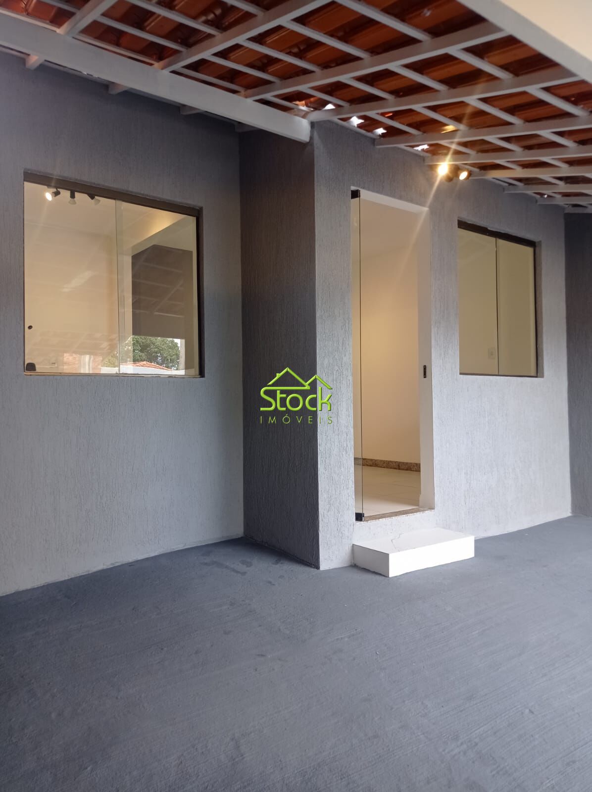 Casa à venda com 2 quartos, 190m² - Foto 1