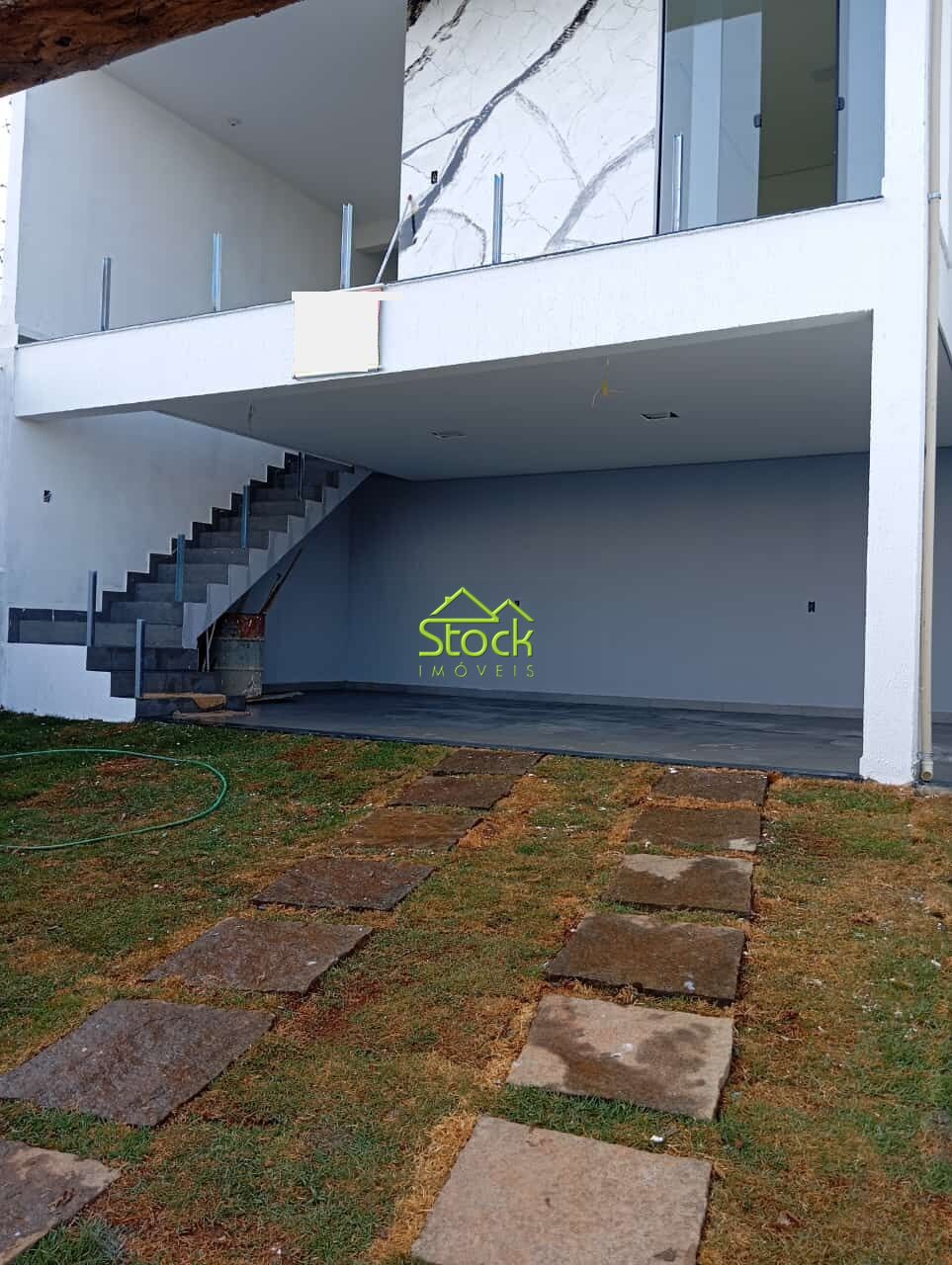 Casa à venda com 3 quartos, 290m² - Foto 2