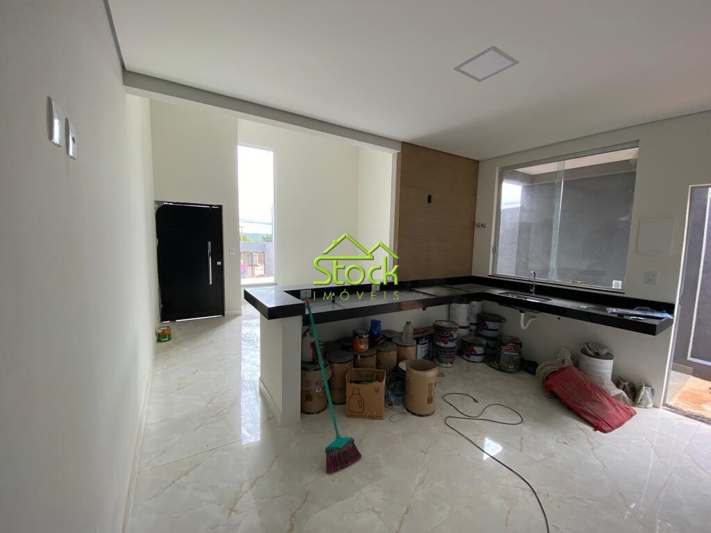 Casa à venda com 3 quartos, 225m² - Foto 4