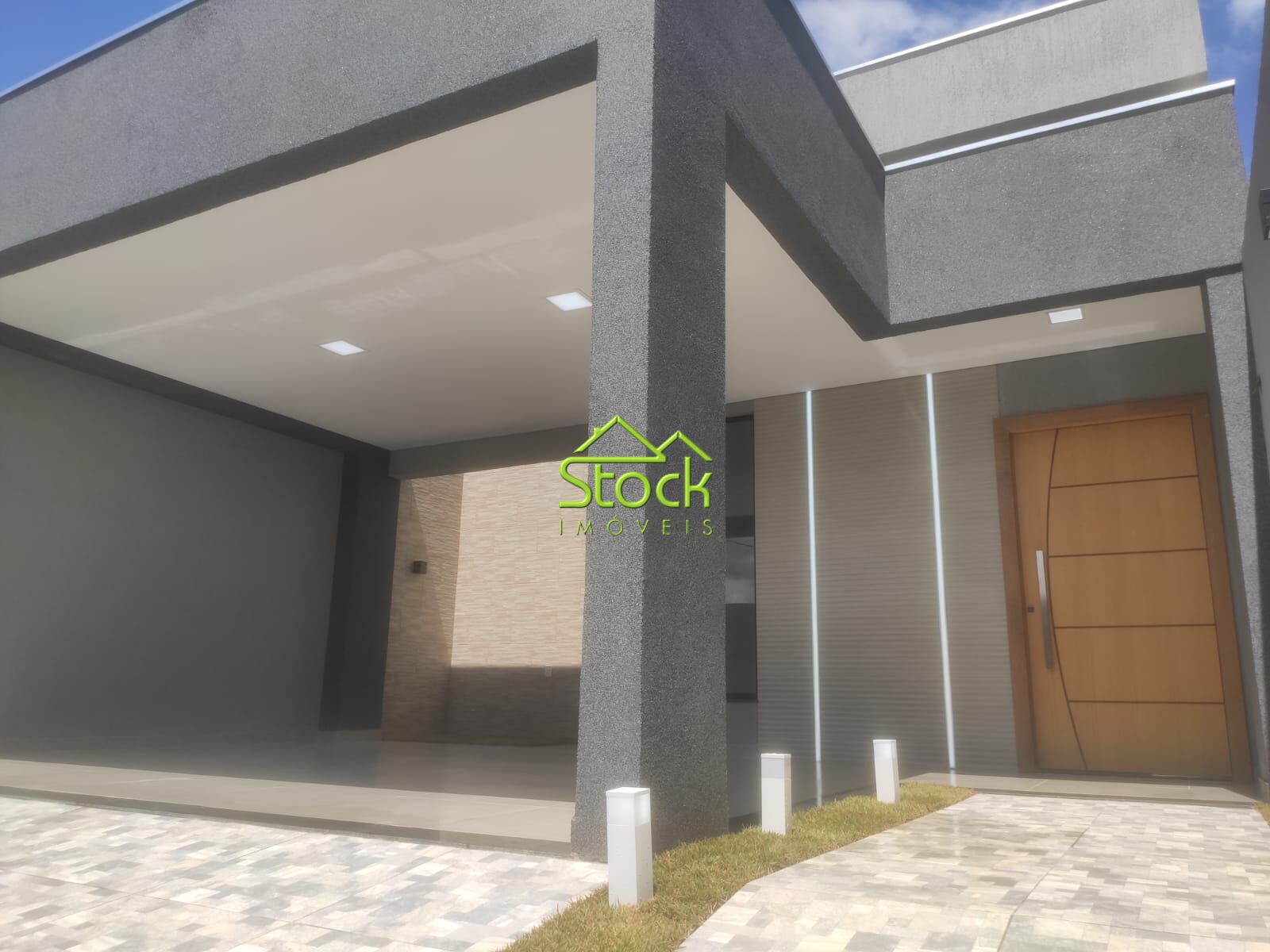 Casa à venda com 3 quartos, 275m² - Foto 1