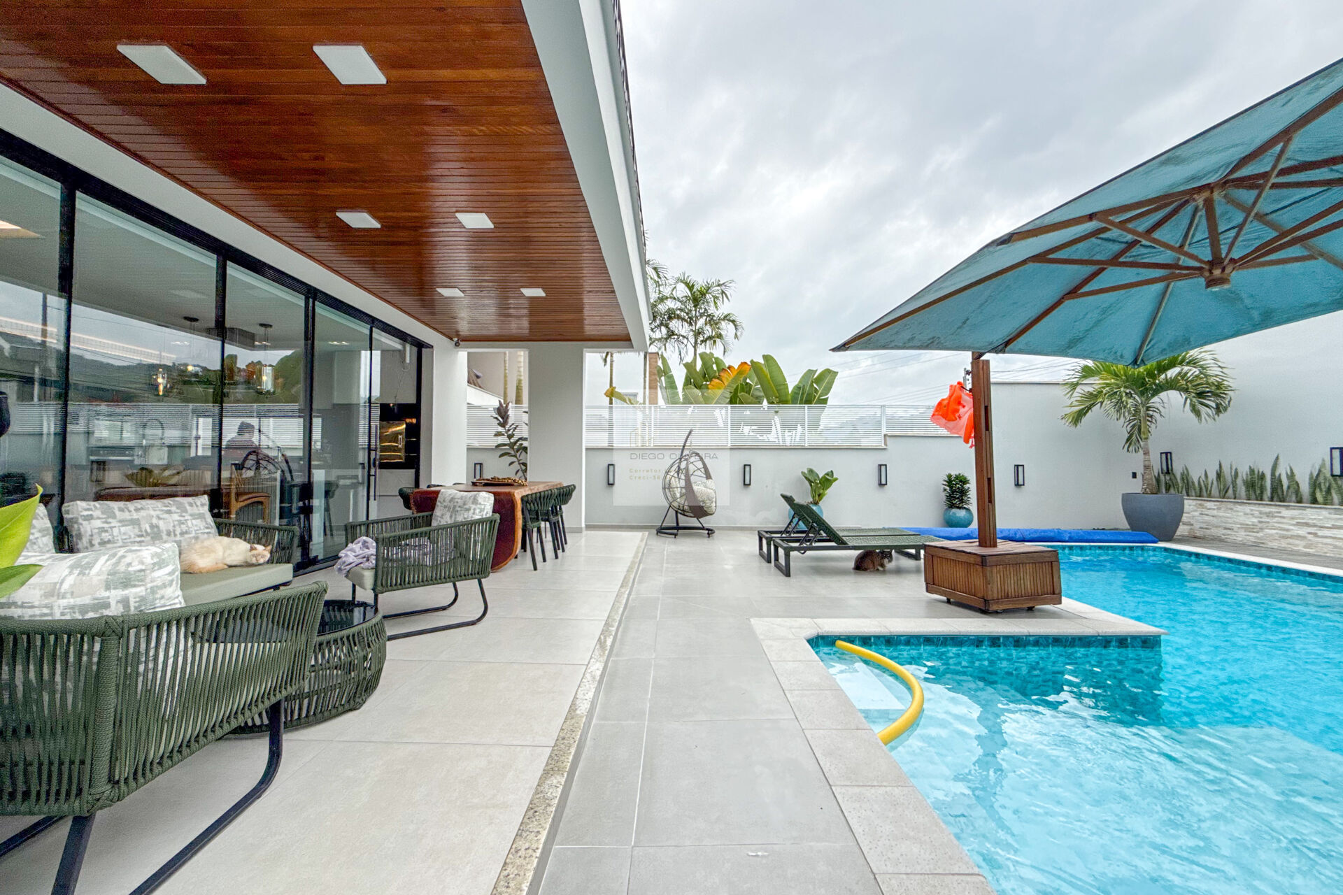 Linda casa nova mobiliada no Condomínio Golden Park em Blumenau-SC — foto 4