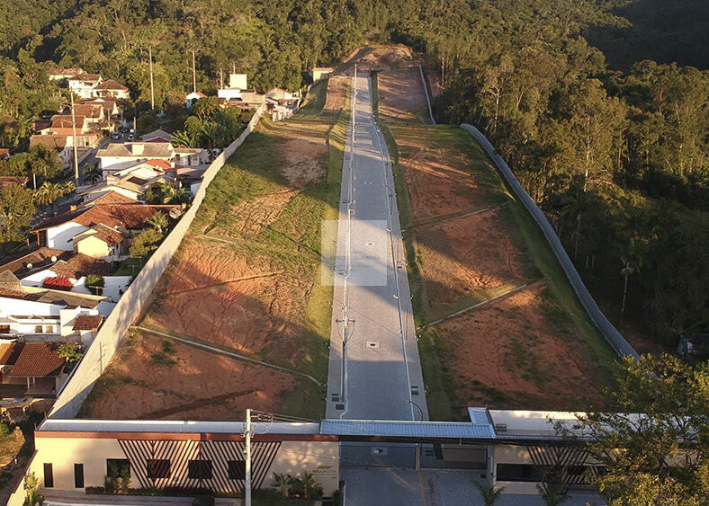 Terrenos com 296,72m em condomínio fechado a poucos minutos da Vila Germânica! — foto 4