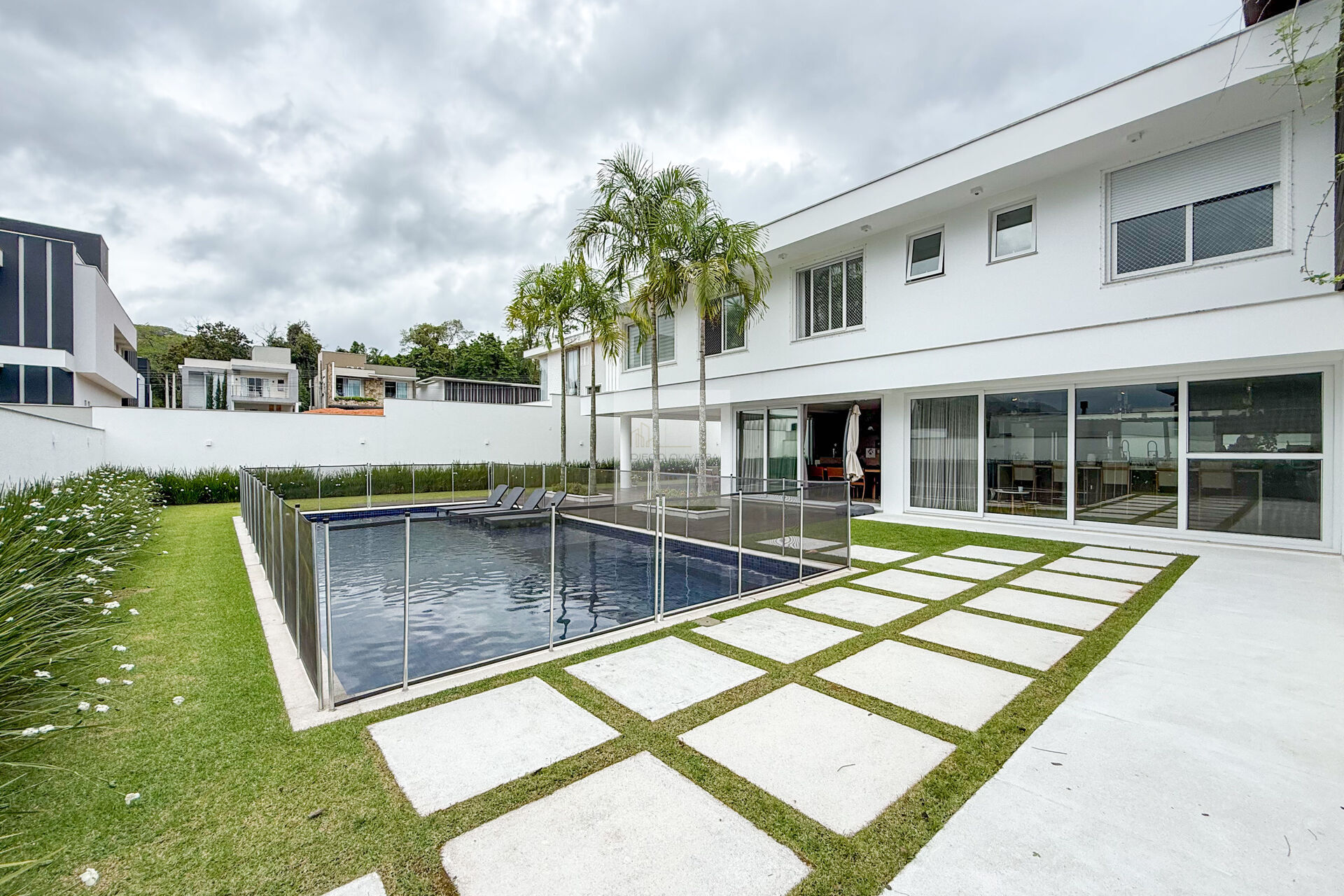 Linda casa mobiliada com 4 suítes no golden park em Blumenau-SC — foto 6