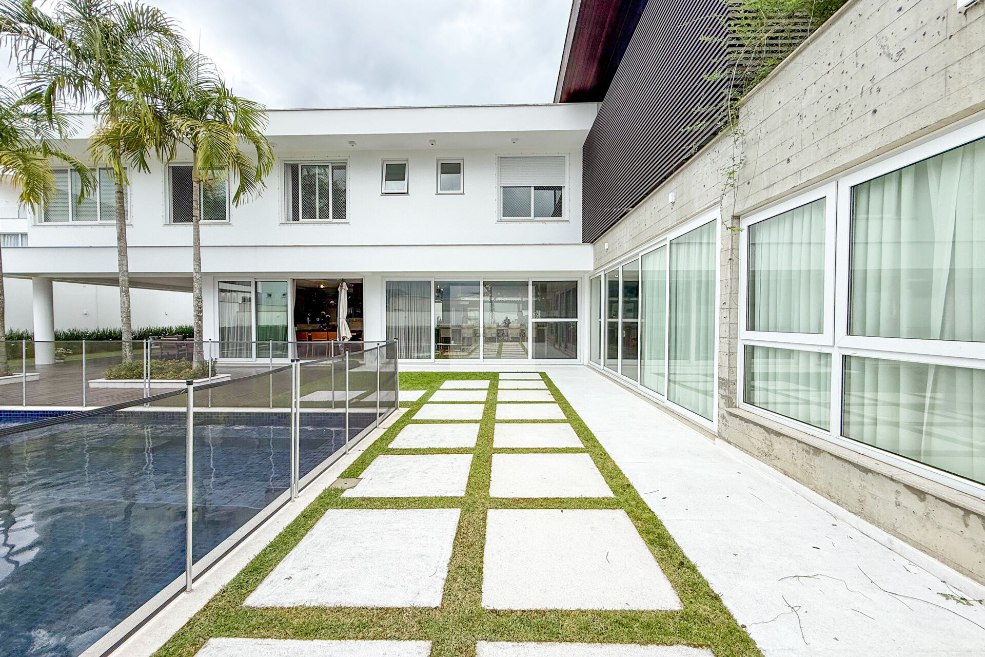 Linda casa mobiliada com 4 suítes no golden park em Blumenau-SC — foto 7