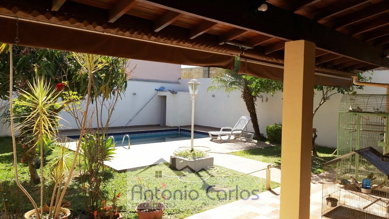 Casa de Condomínio à venda com 3 quartos, 176m² - Foto 2