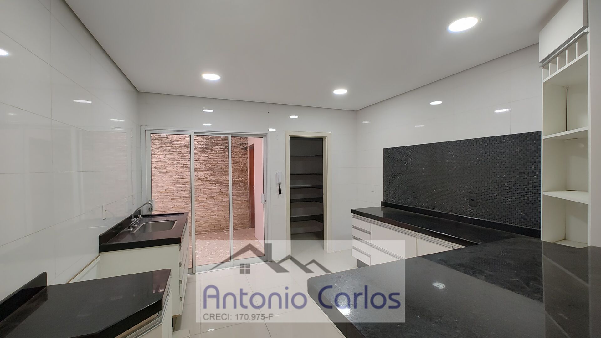 Casa à venda com 4 quartos, 339m² - Foto 9