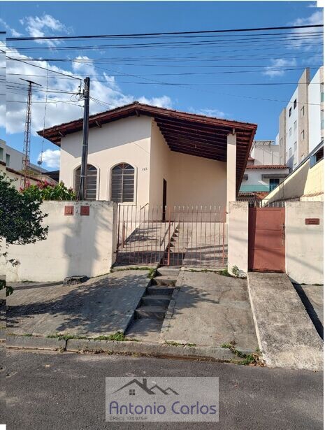 Casa à venda com 3 quartos, 150m² - Foto 1