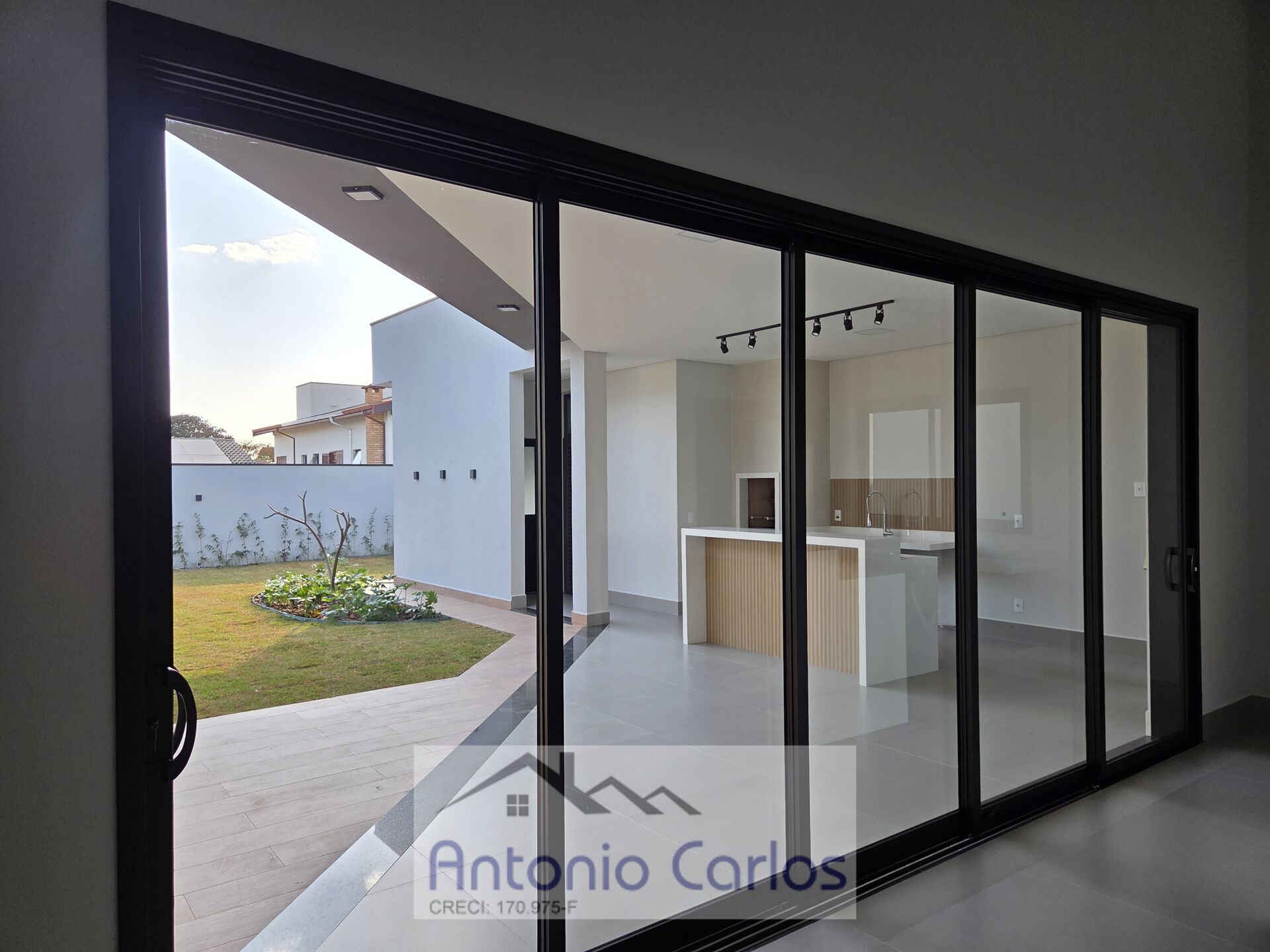 Casa à venda com 3 quartos, 220m² - Foto 14