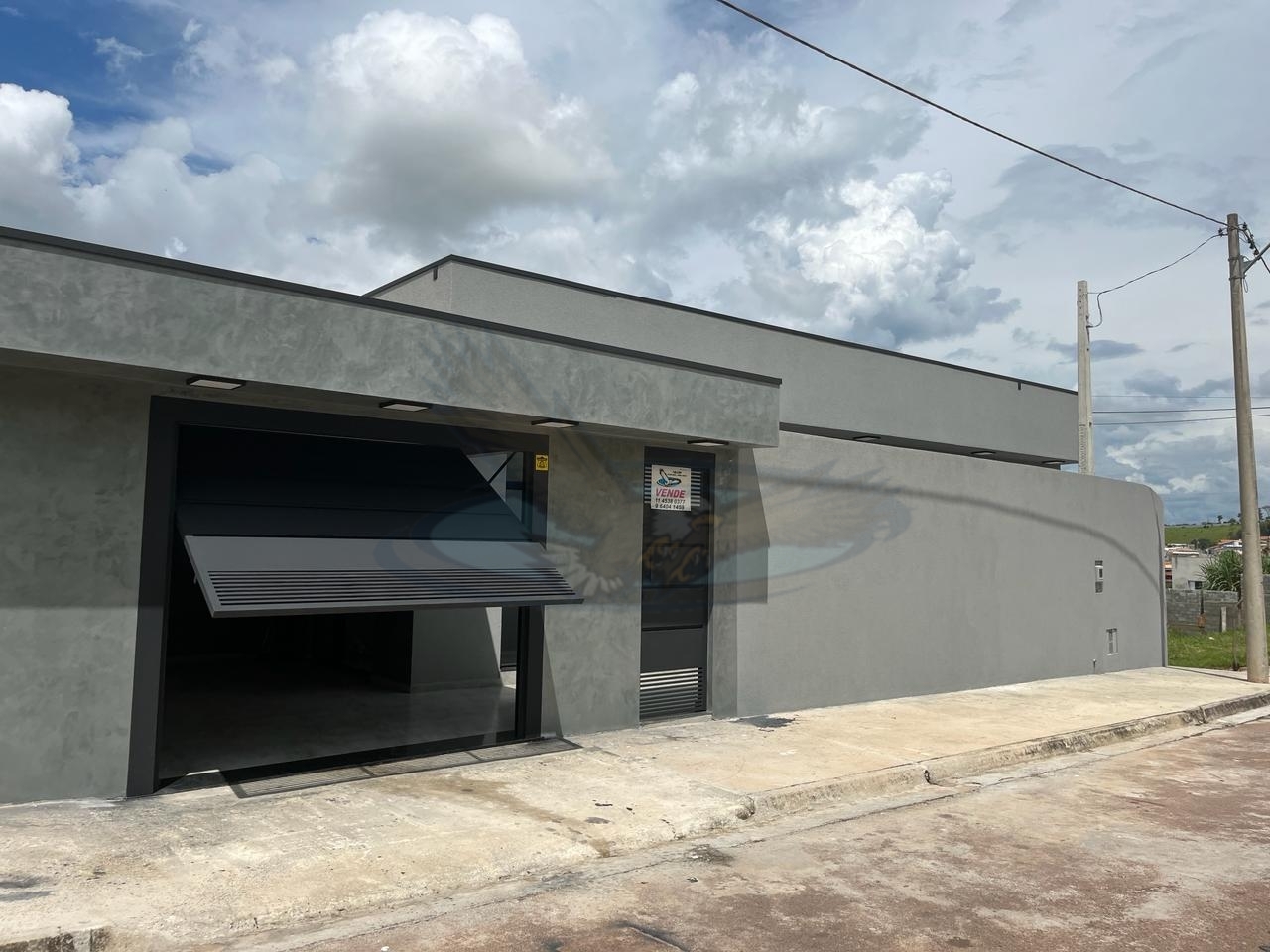 Casa à venda com 3 quartos, 189m² - Foto 1