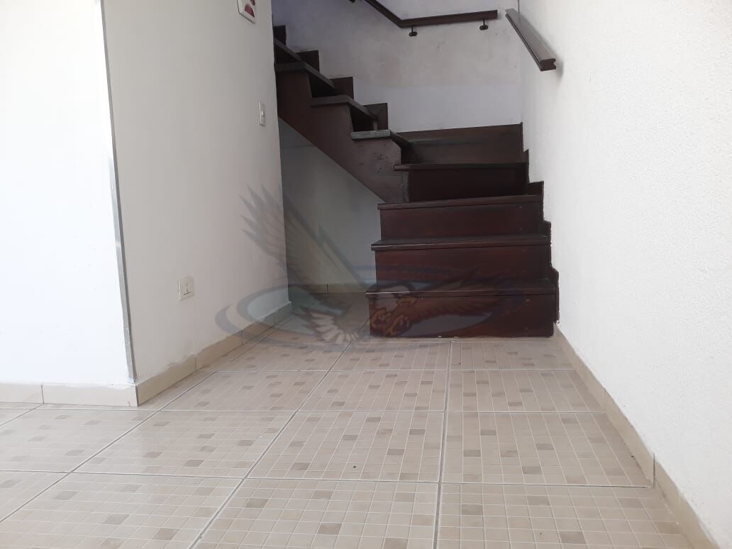 Casa à venda com 1 quarto, 200m² - Foto 2
