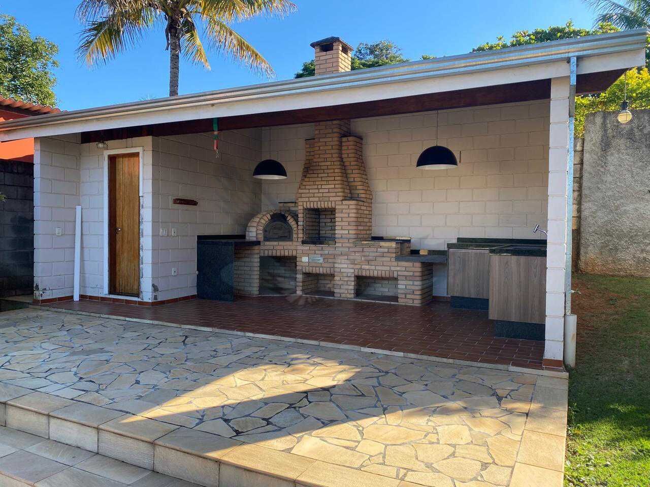 Casa à venda com 4 quartos, 244m² - Foto 2