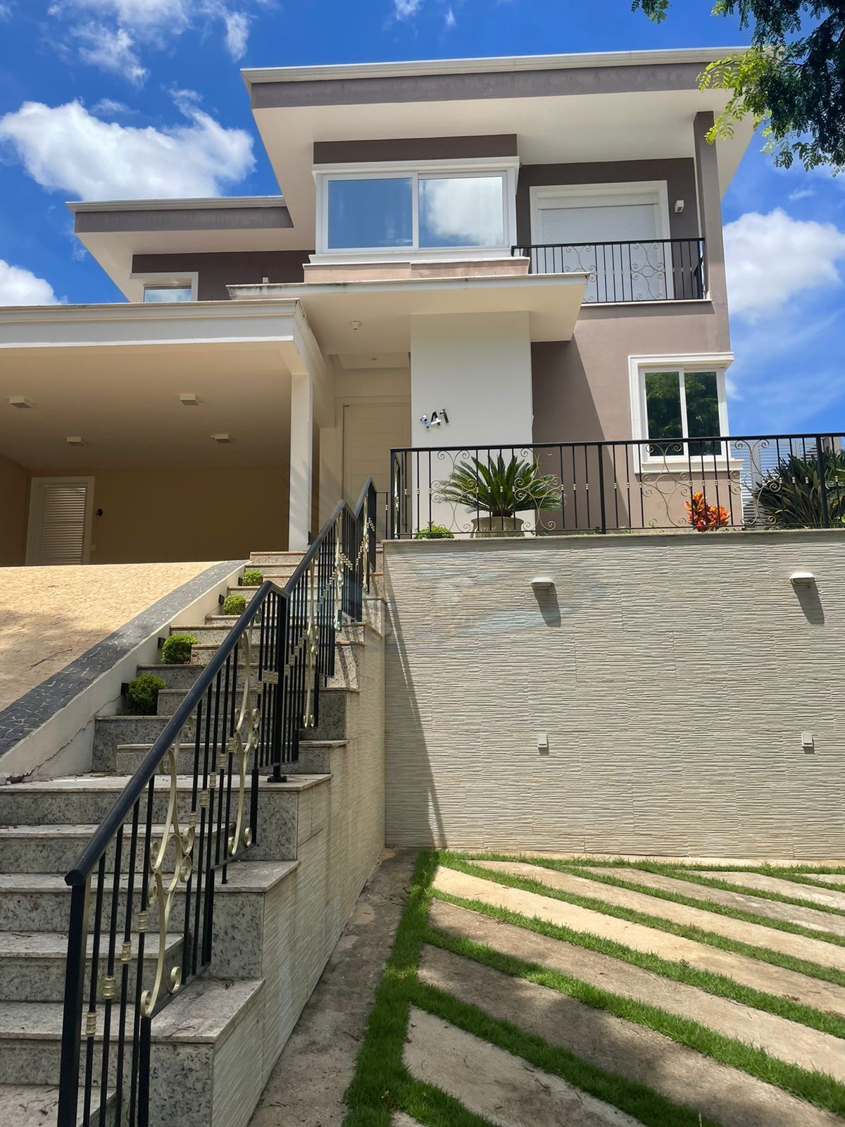 Casa, 4 quartos, 338 m² - Foto 1