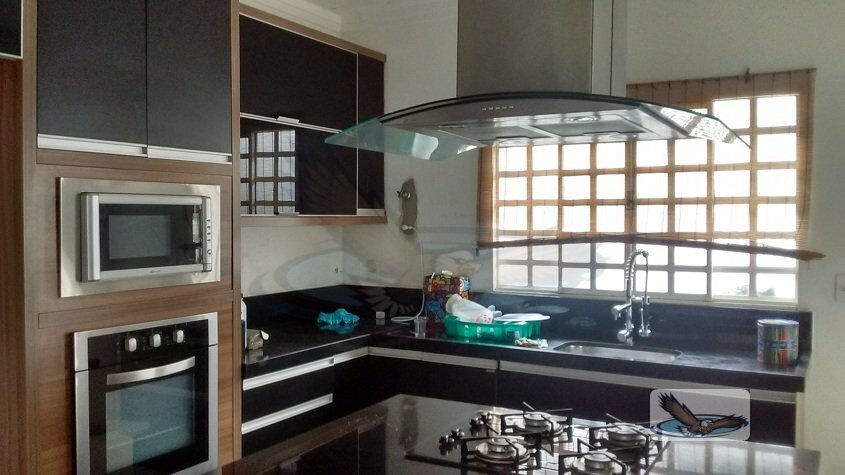 Casa para alugar com 3 quartos, 180m² - Foto 1