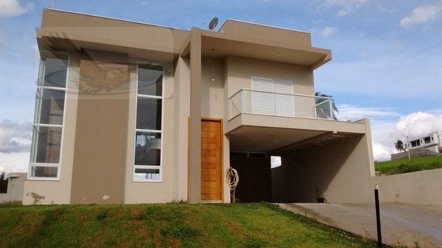 Casa à venda com 4 quartos, 330m² - Foto 1