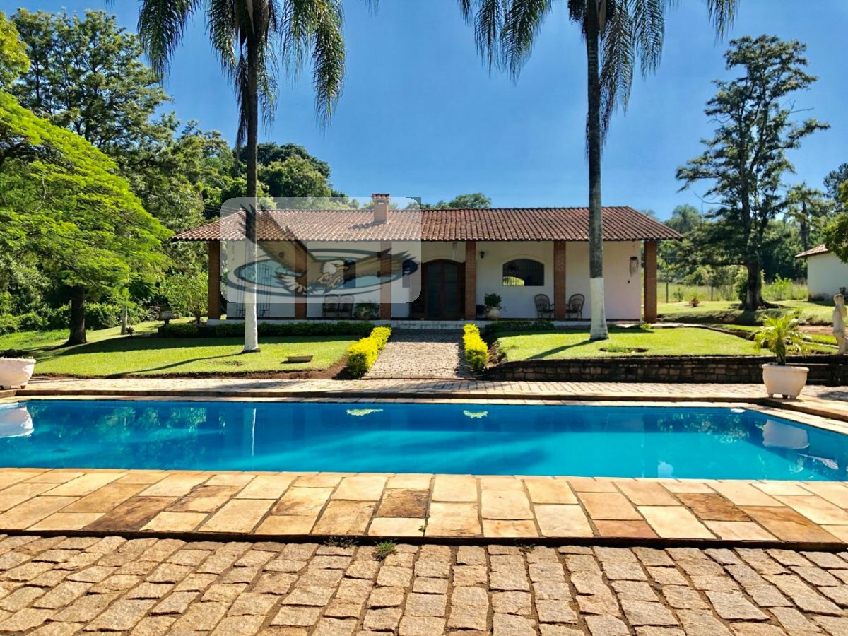 Fazenda à venda com 7 quartos, 24500m² - Foto 1