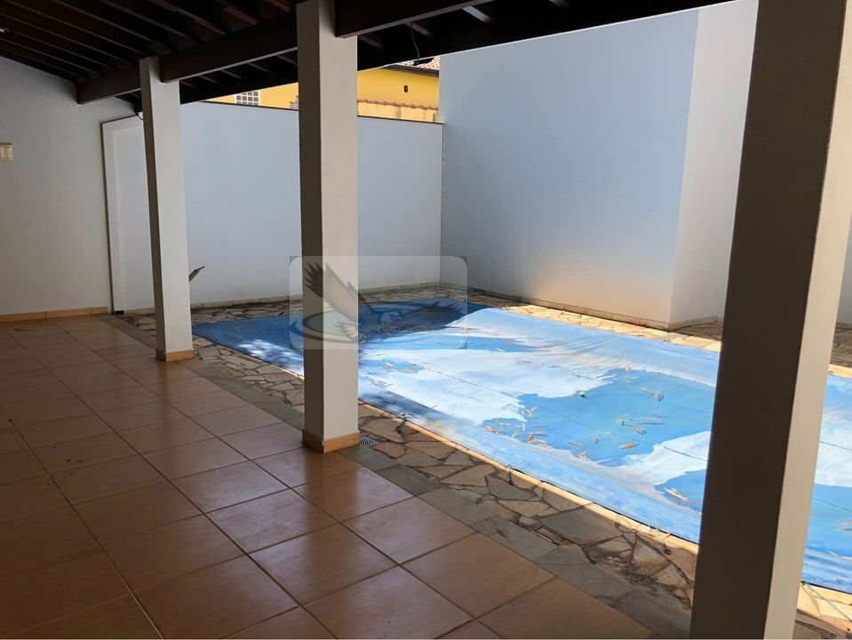 Casa à venda com 3 quartos, 250m² - Foto 3