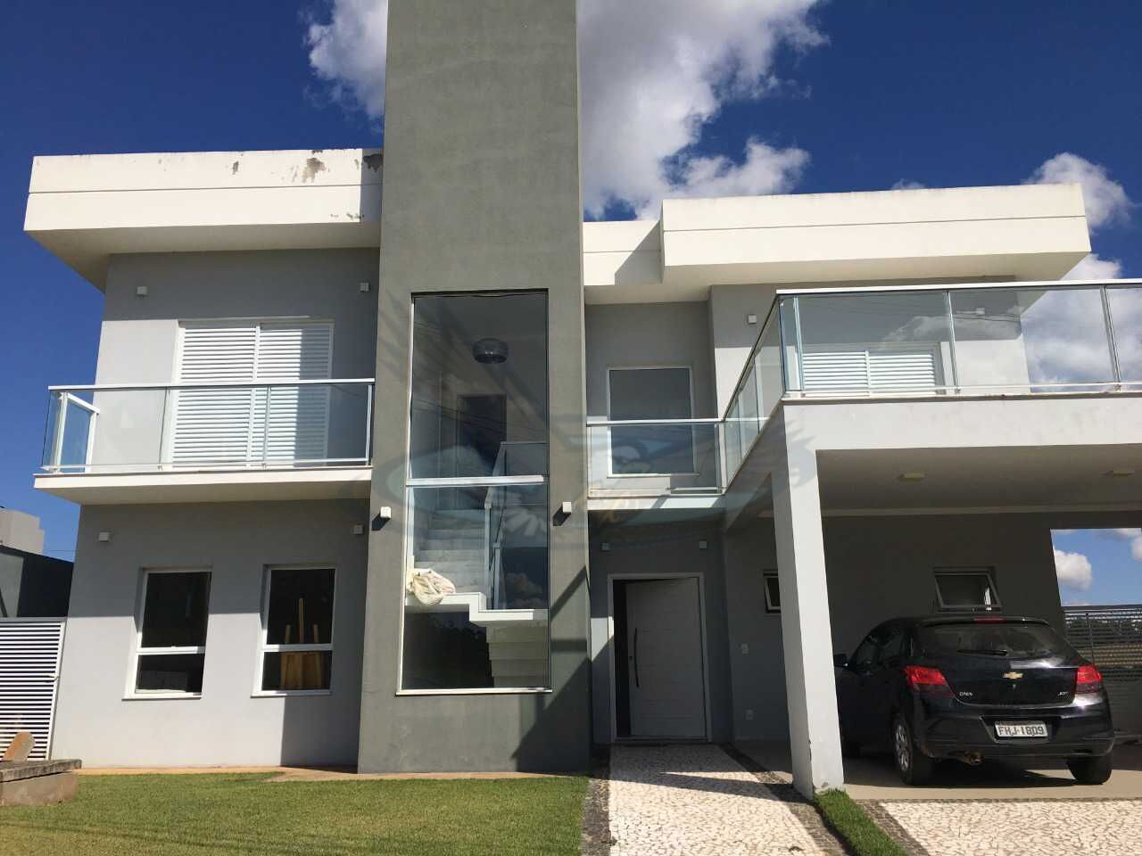 Casa à venda com 3 quartos, 239m² - Foto 1
