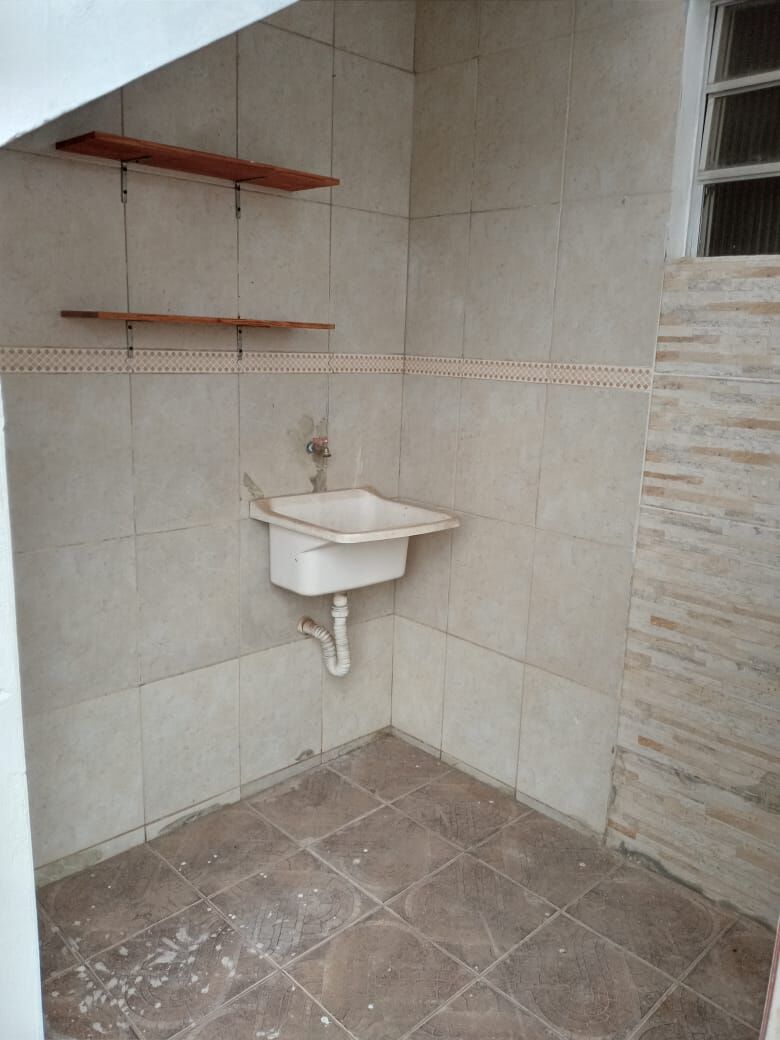 Casa à venda com 2 quartos, 70m² - Foto 2