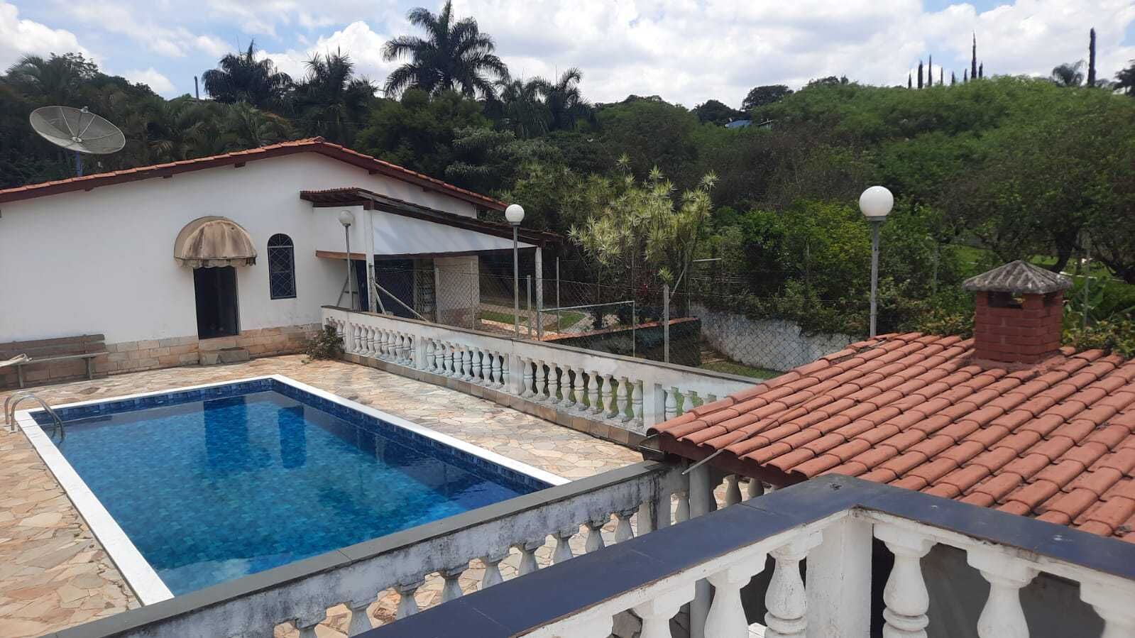 Casa à venda com 3 quartos, 177m² - Foto 1