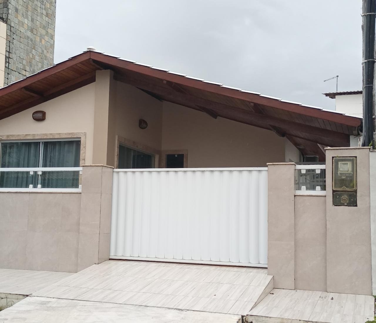 Casa à venda com 3 quartos, 200m² - Foto 1