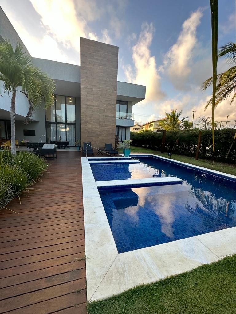 Casa à venda com 8 quartos, 400m² - Foto 1