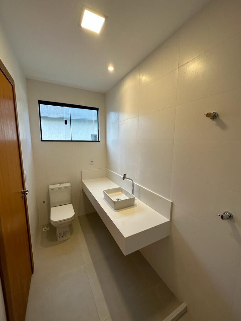 Casa à venda com 4 quartos, 270m² - Foto 2