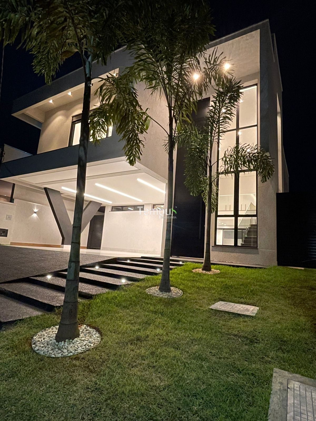 Casa de Condomínio à venda com 3 quartos, 240m² - Foto 1