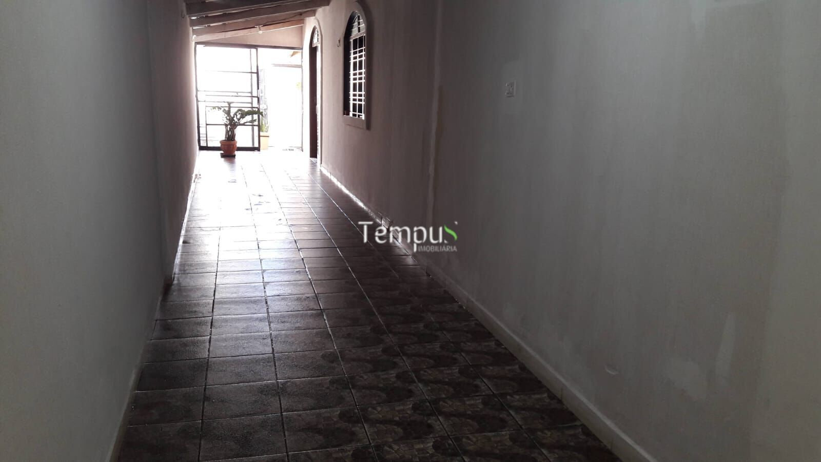 Casa para alugar com 4 quartos, 251m² - Foto 12