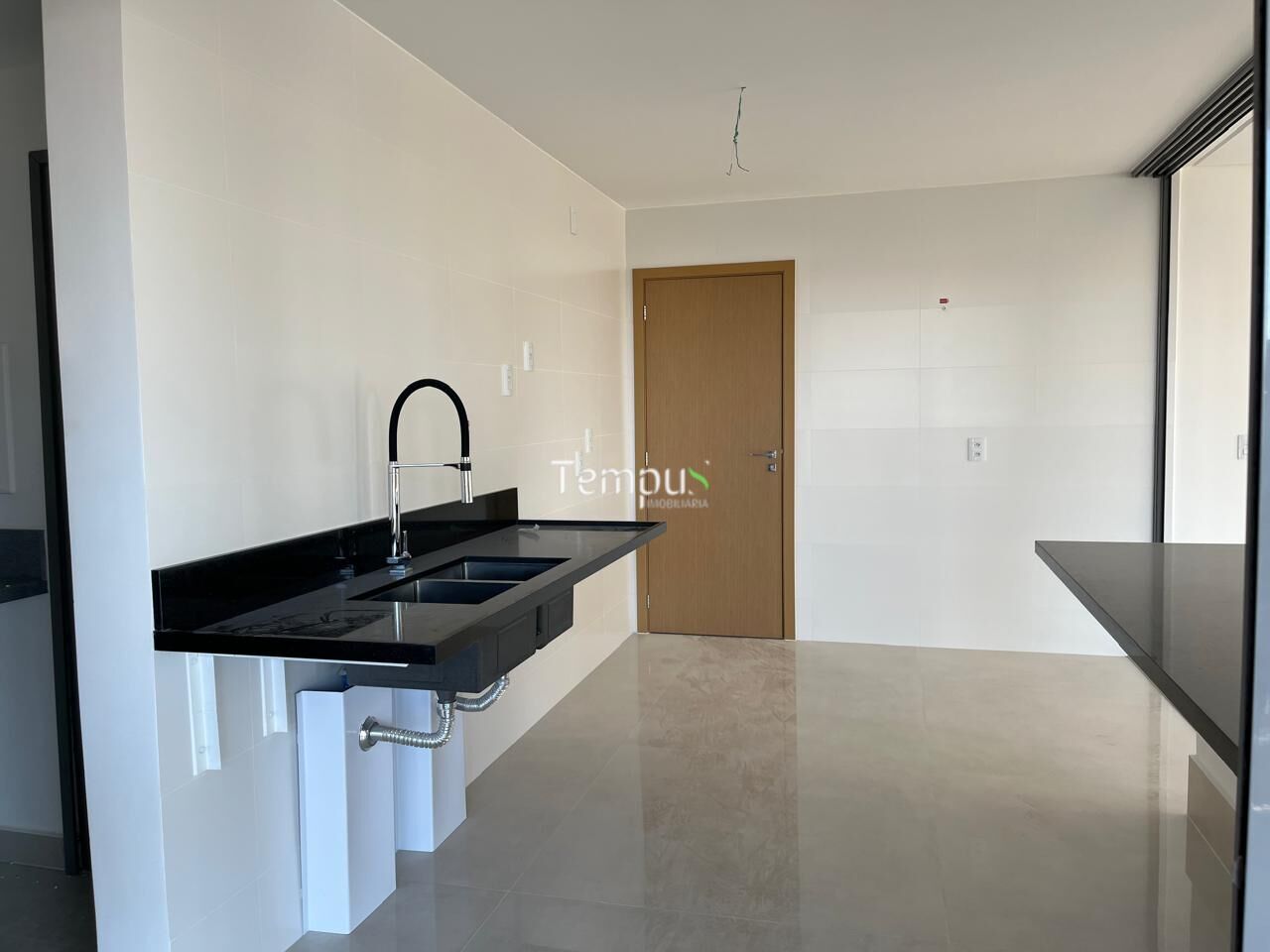 Apartamento à venda com 3 quartos, 226m² - Foto 5