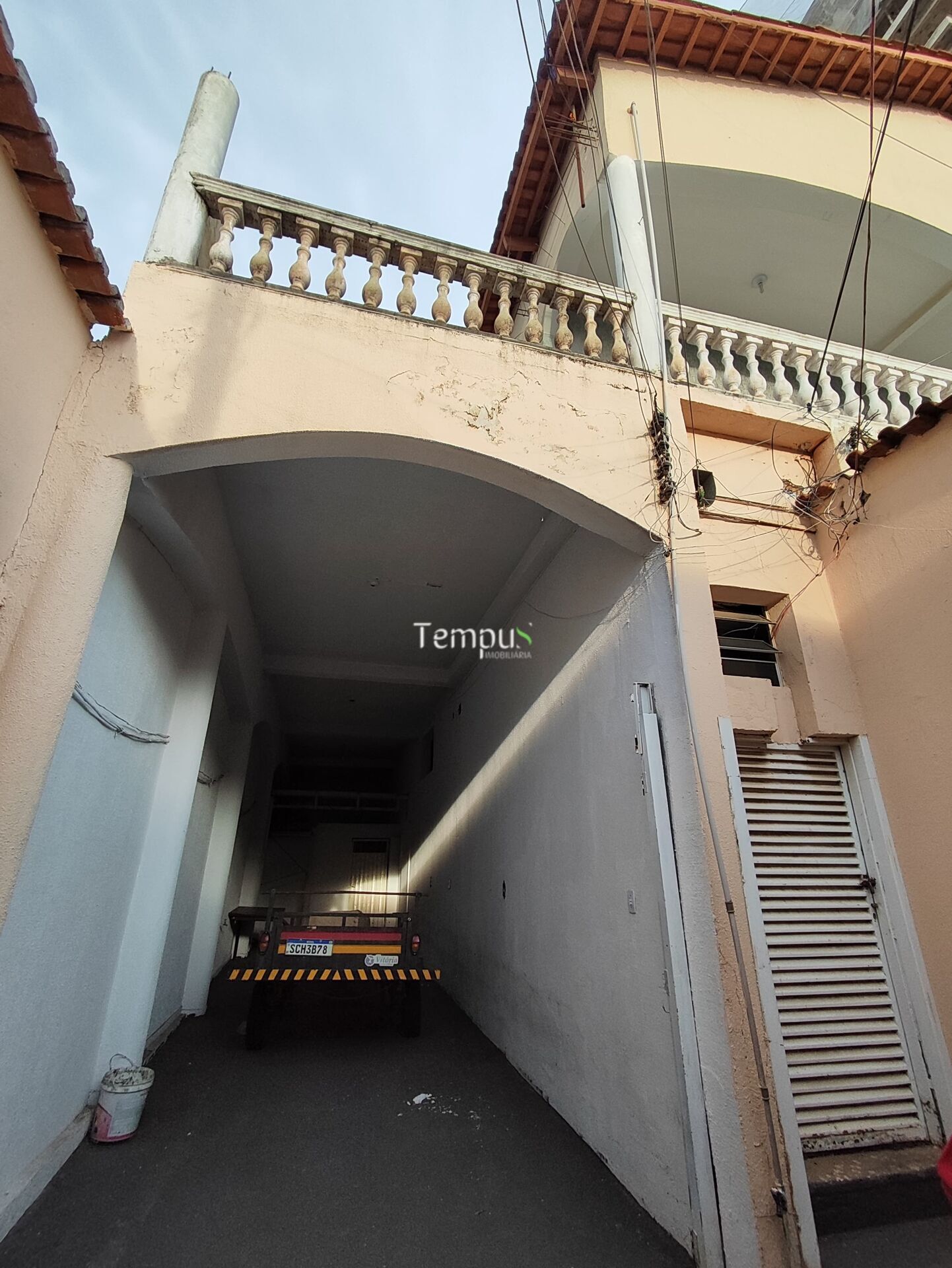 Casa para alugar com 4 quartos, 387m² - Foto 1