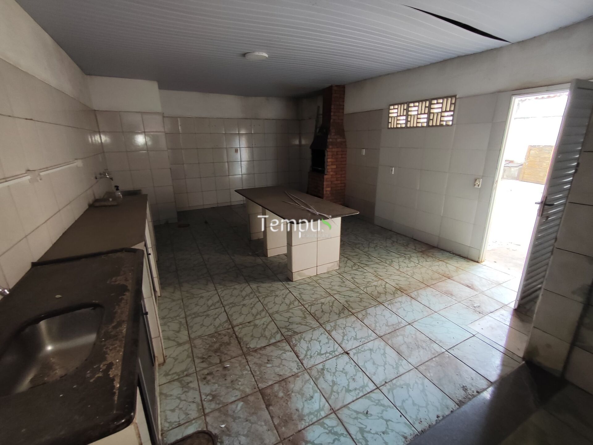 Casa para alugar com 4 quartos, 387m² - Foto 4