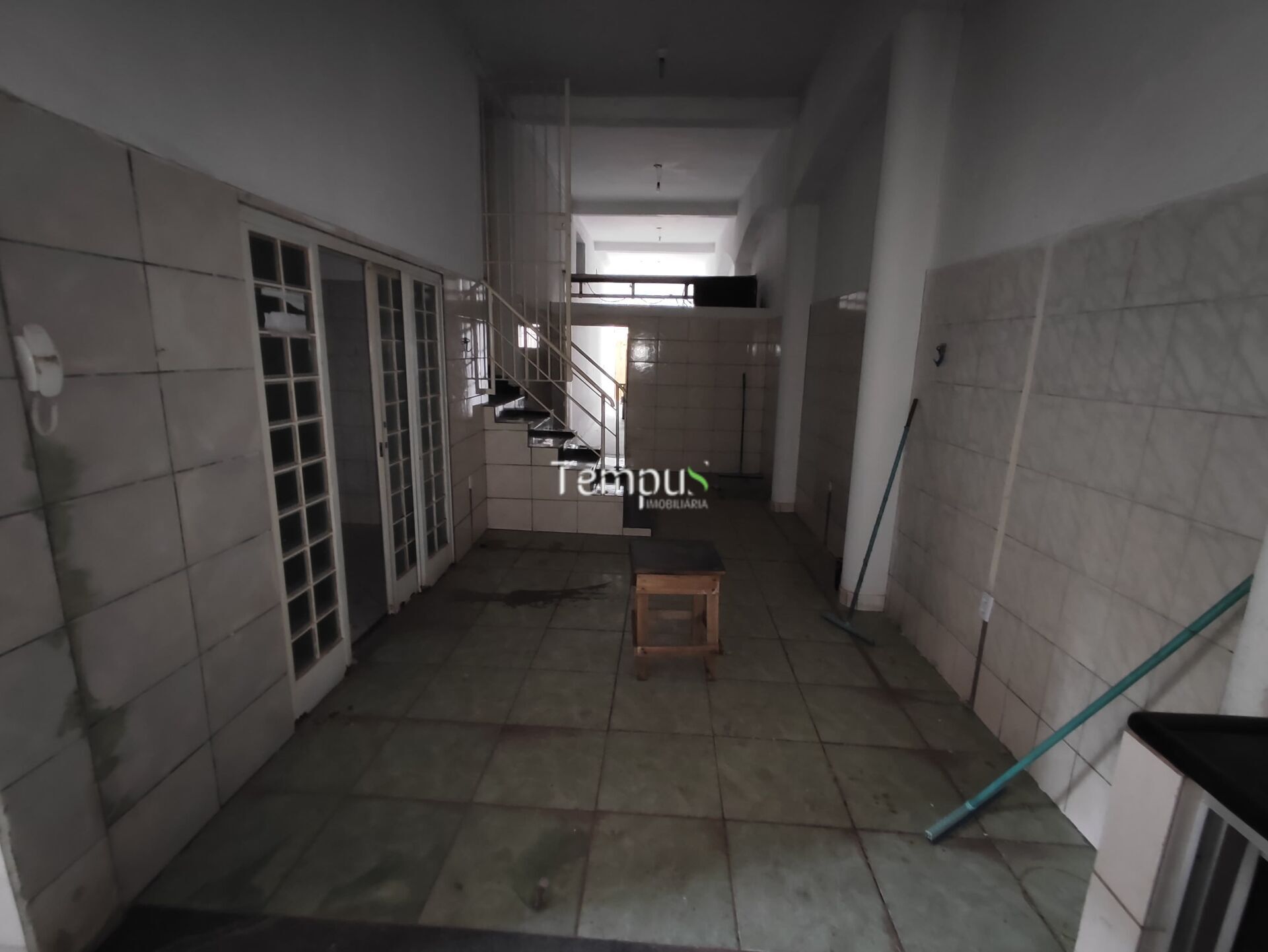 Casa para alugar com 4 quartos, 387m² - Foto 5