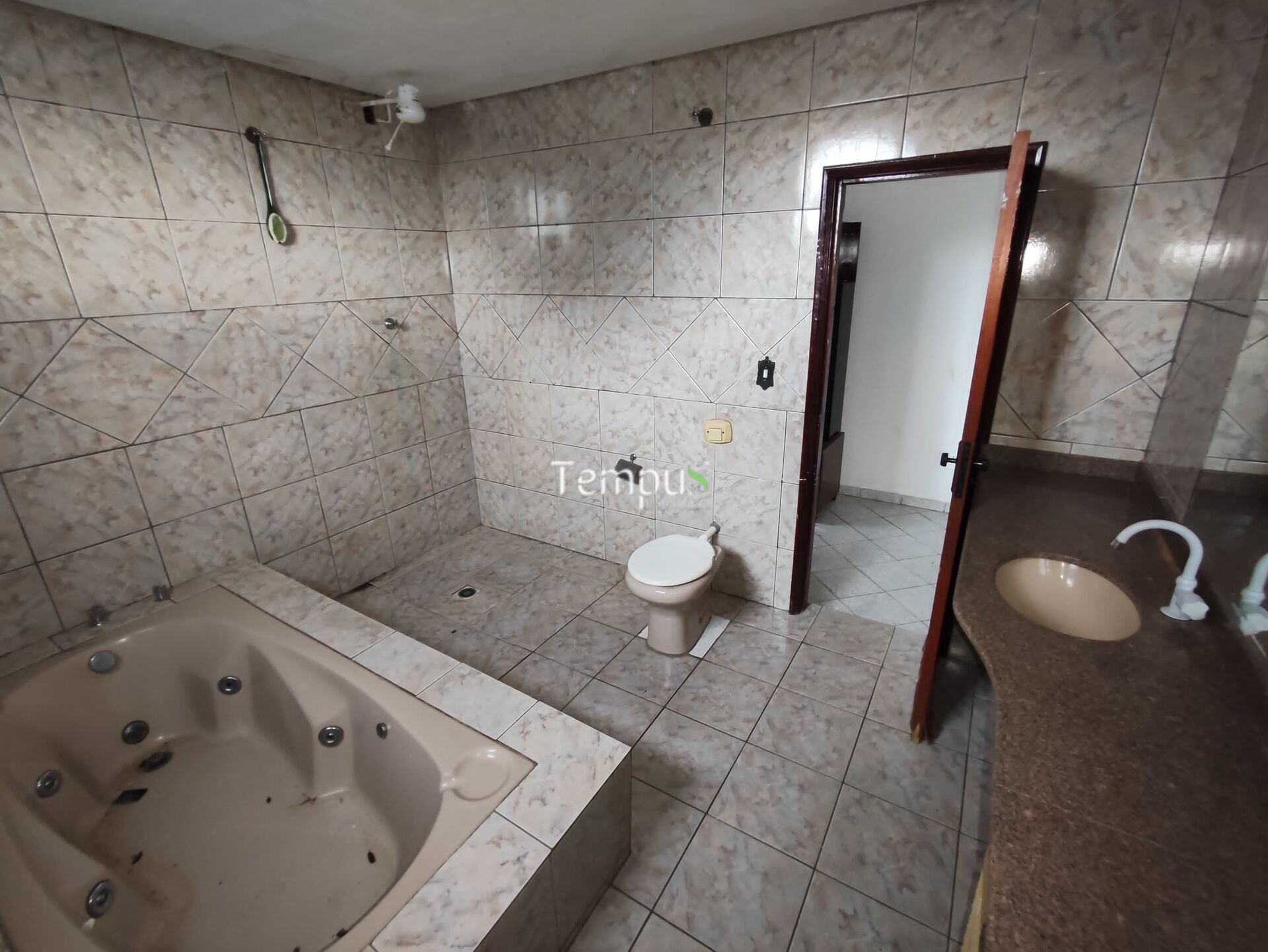 Casa para alugar com 4 quartos, 387m² - Foto 12