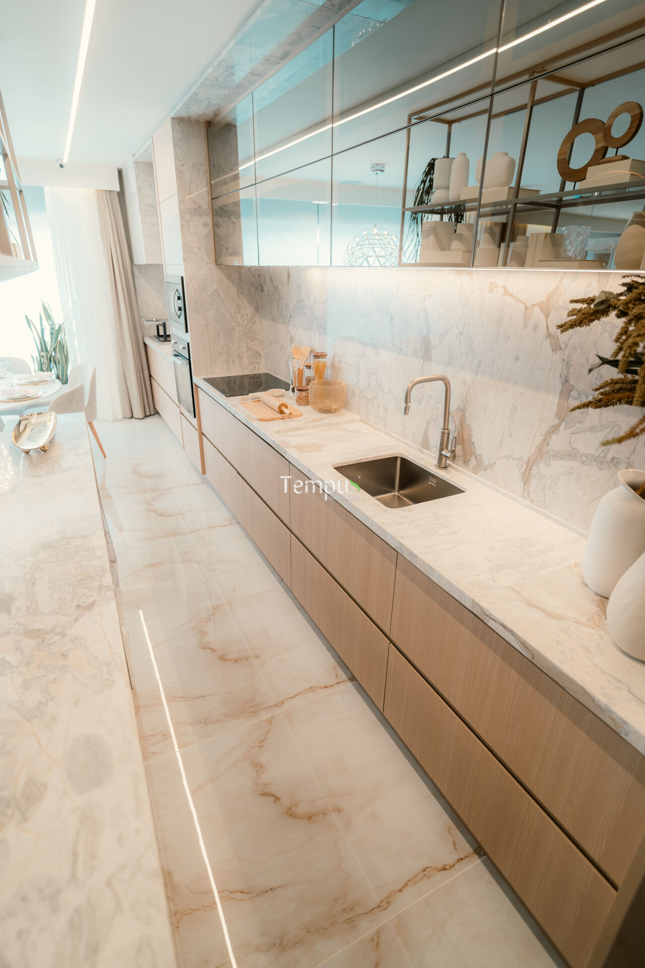 Apartamento à venda com 3 quartos, 141m² - Foto 2