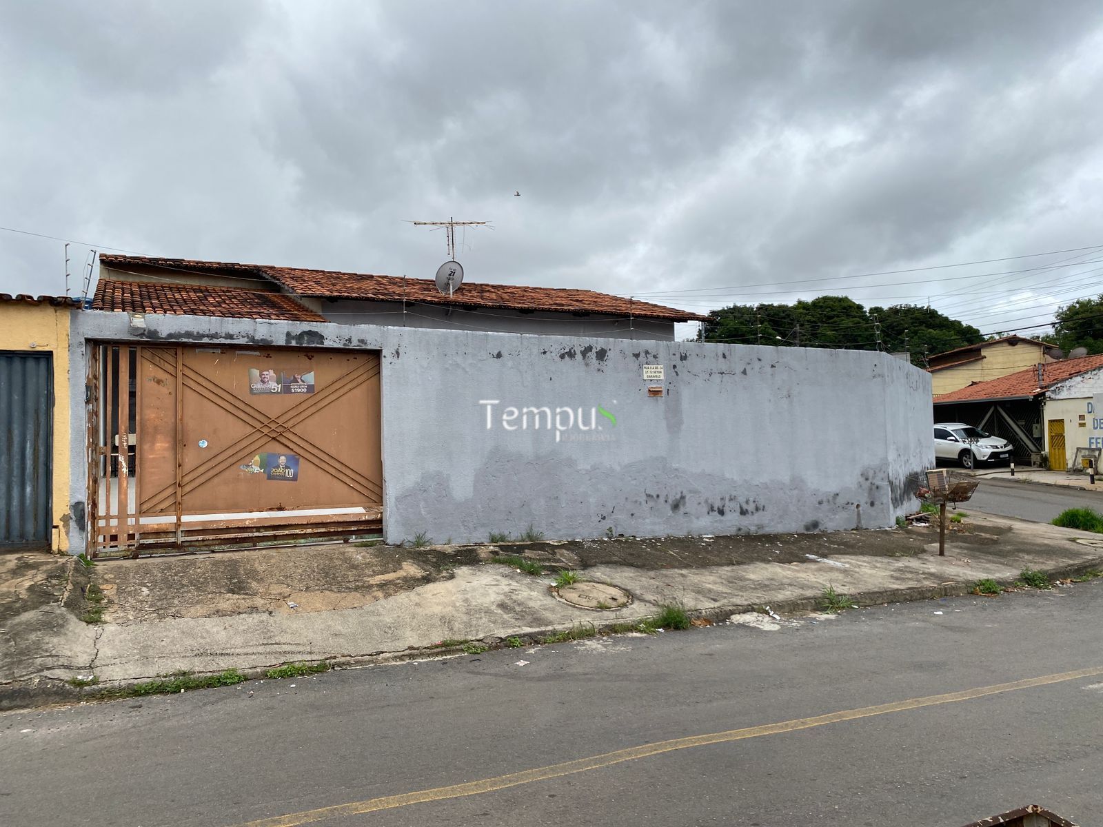 Casa à venda com 3 quartos, 197m² - Foto 1