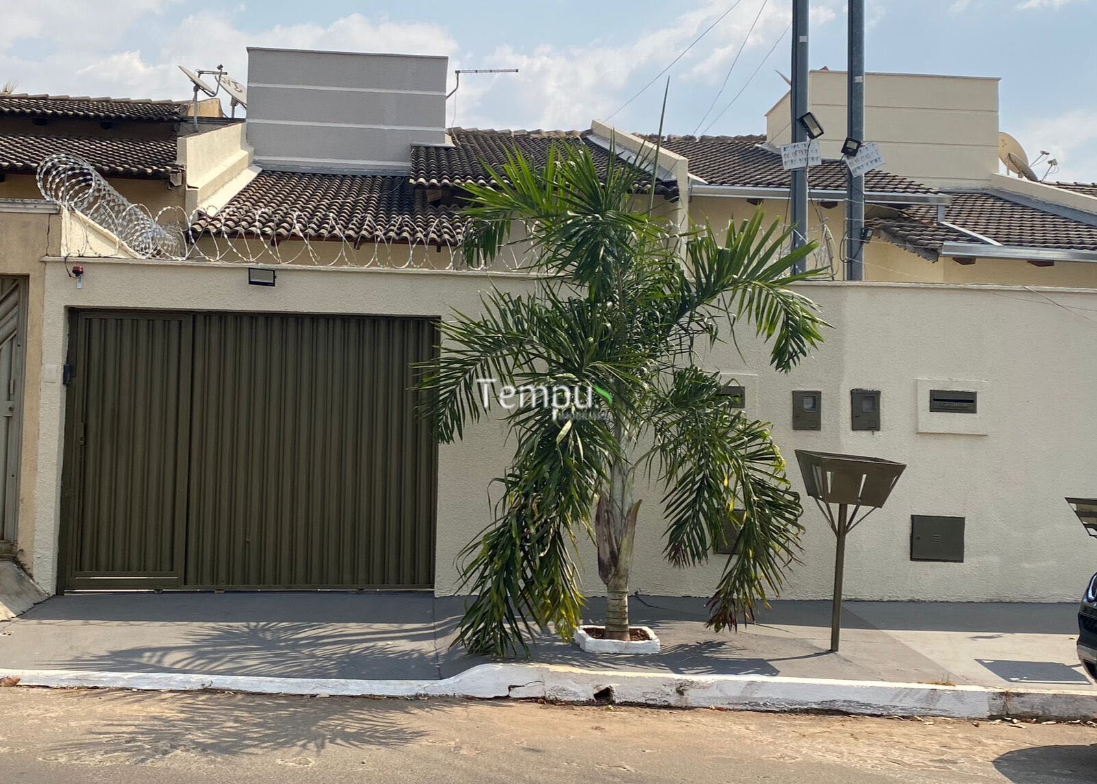 Casa à venda com 3 quartos, 104m² - Foto 1