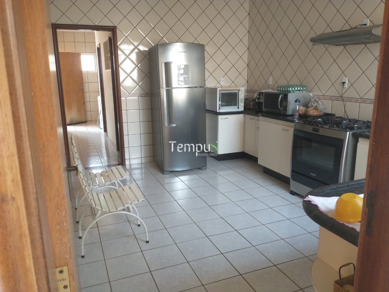 Casa para alugar com 4 quartos, 200m² - Foto 10