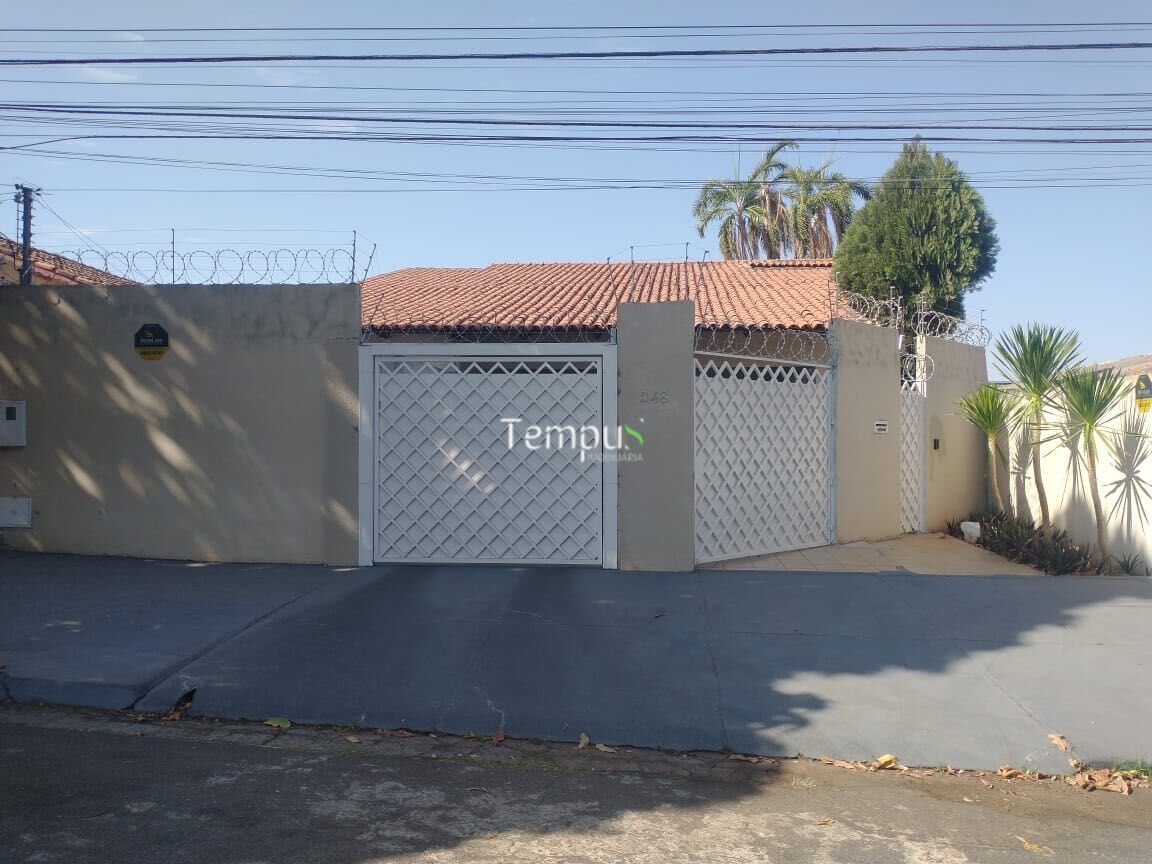 Casa para alugar com 4 quartos, 200m² - Foto 12