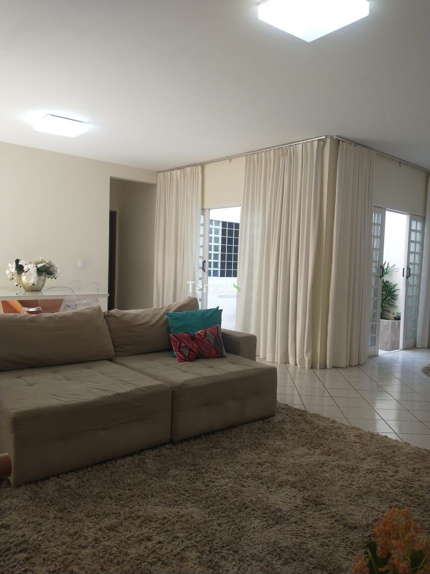 Casa para alugar com 4 quartos, 200m² - Foto 4