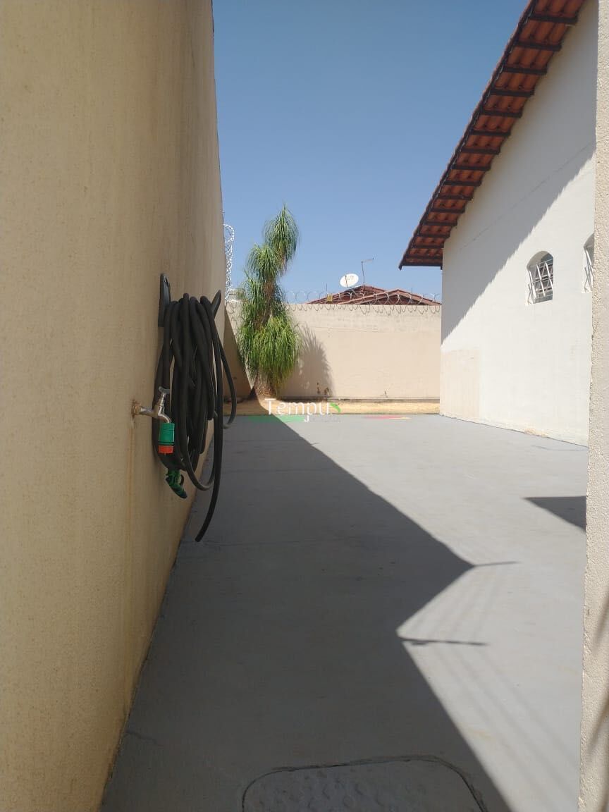 Casa para alugar com 4 quartos, 200m² - Foto 8