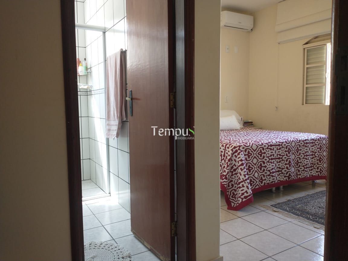 Casa para alugar com 4 quartos, 200m² - Foto 5