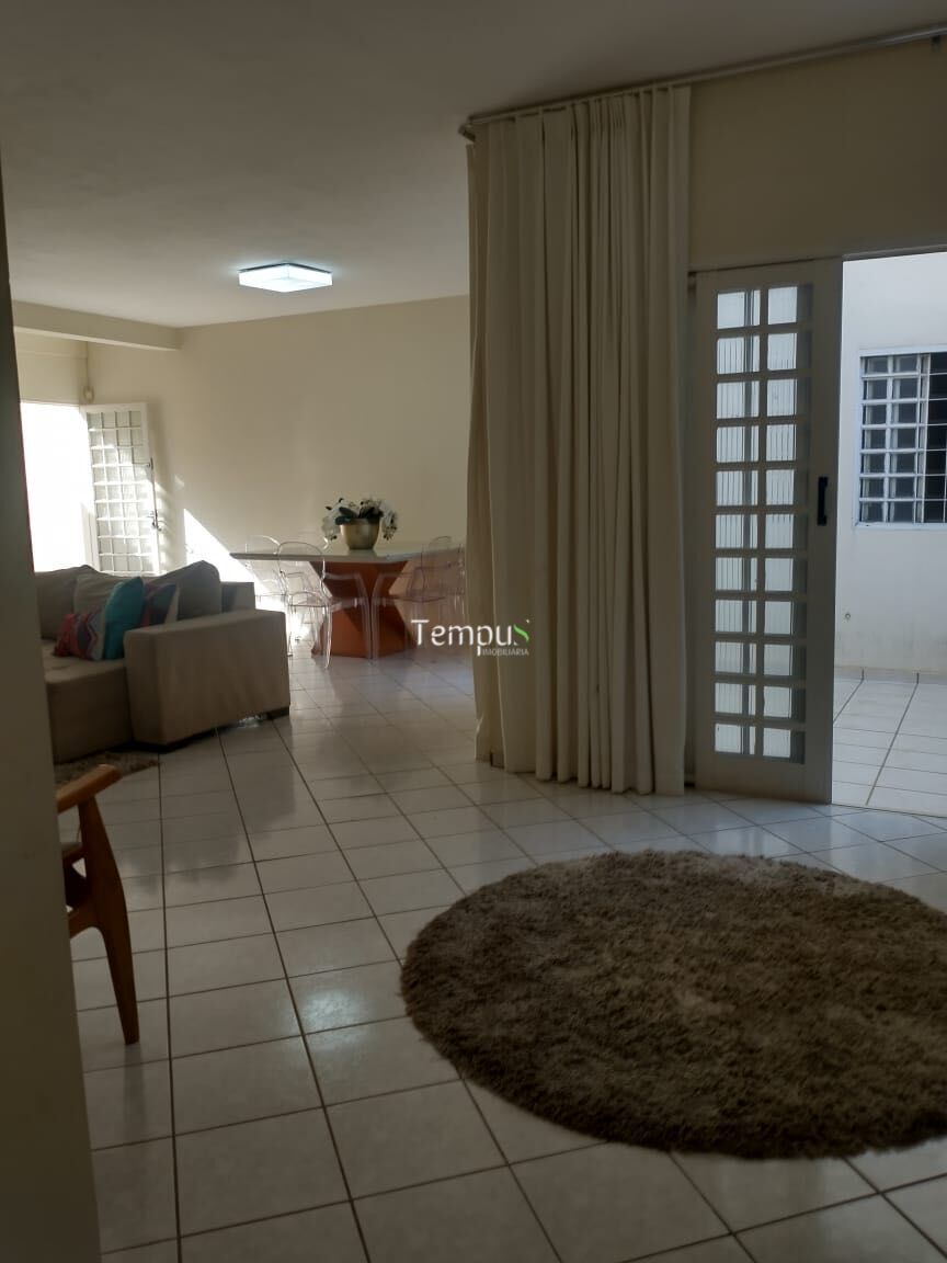 Casa para alugar com 4 quartos, 200m² - Foto 11