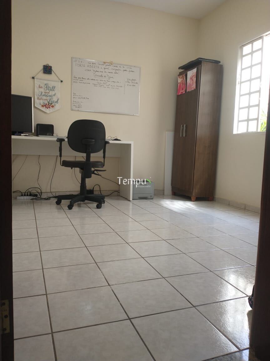 Casa para alugar com 4 quartos, 200m² - Foto 9