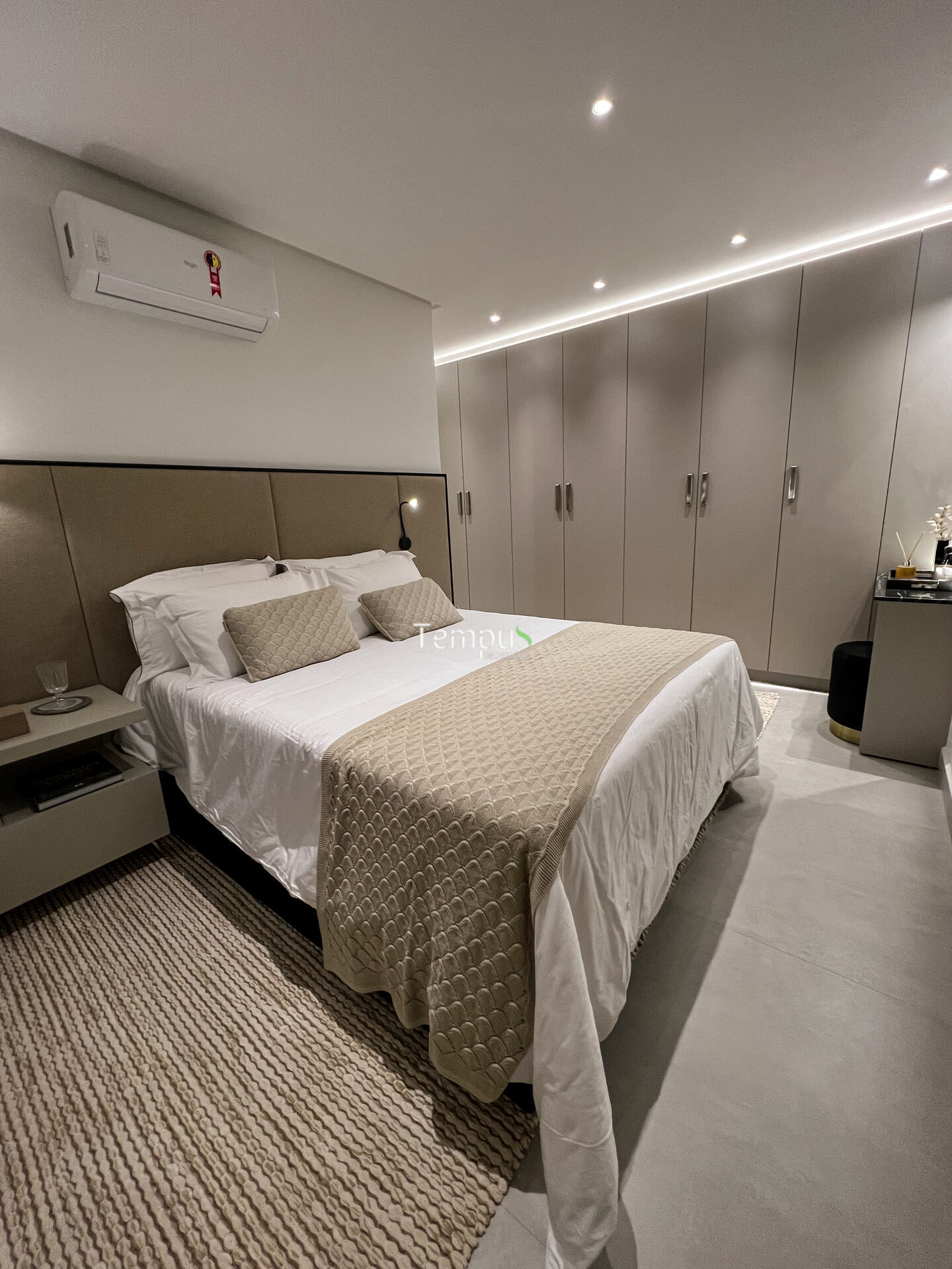 Apartamento à venda com 3 quartos, 100m² - Foto 1