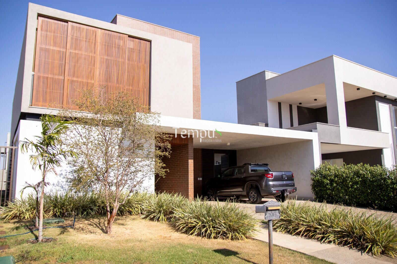 Casa de Condomínio à venda com 4 quartos, 290m² - Foto 1